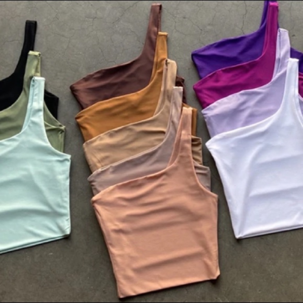 NEVER WORN ONE SHOULDER CROP TOP